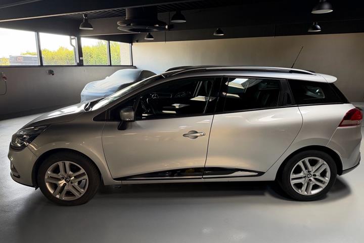 Sølv Renault Clio fra 2018