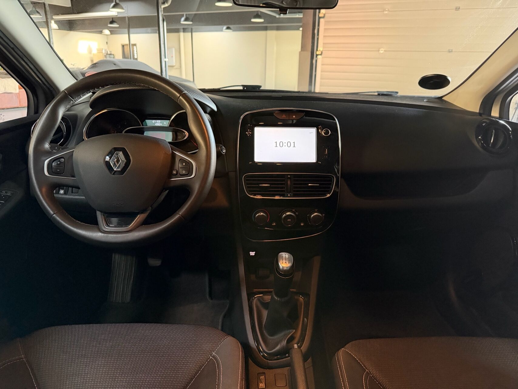 Sølv Renault Clio fra 2018