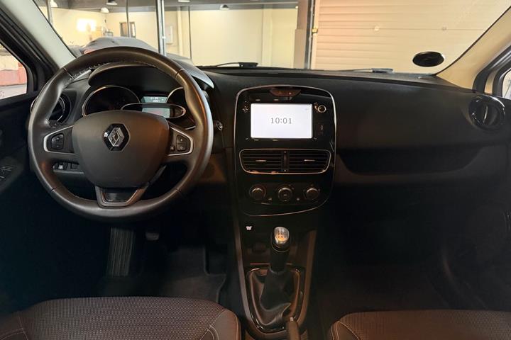Sølv Renault Clio fra 2018
