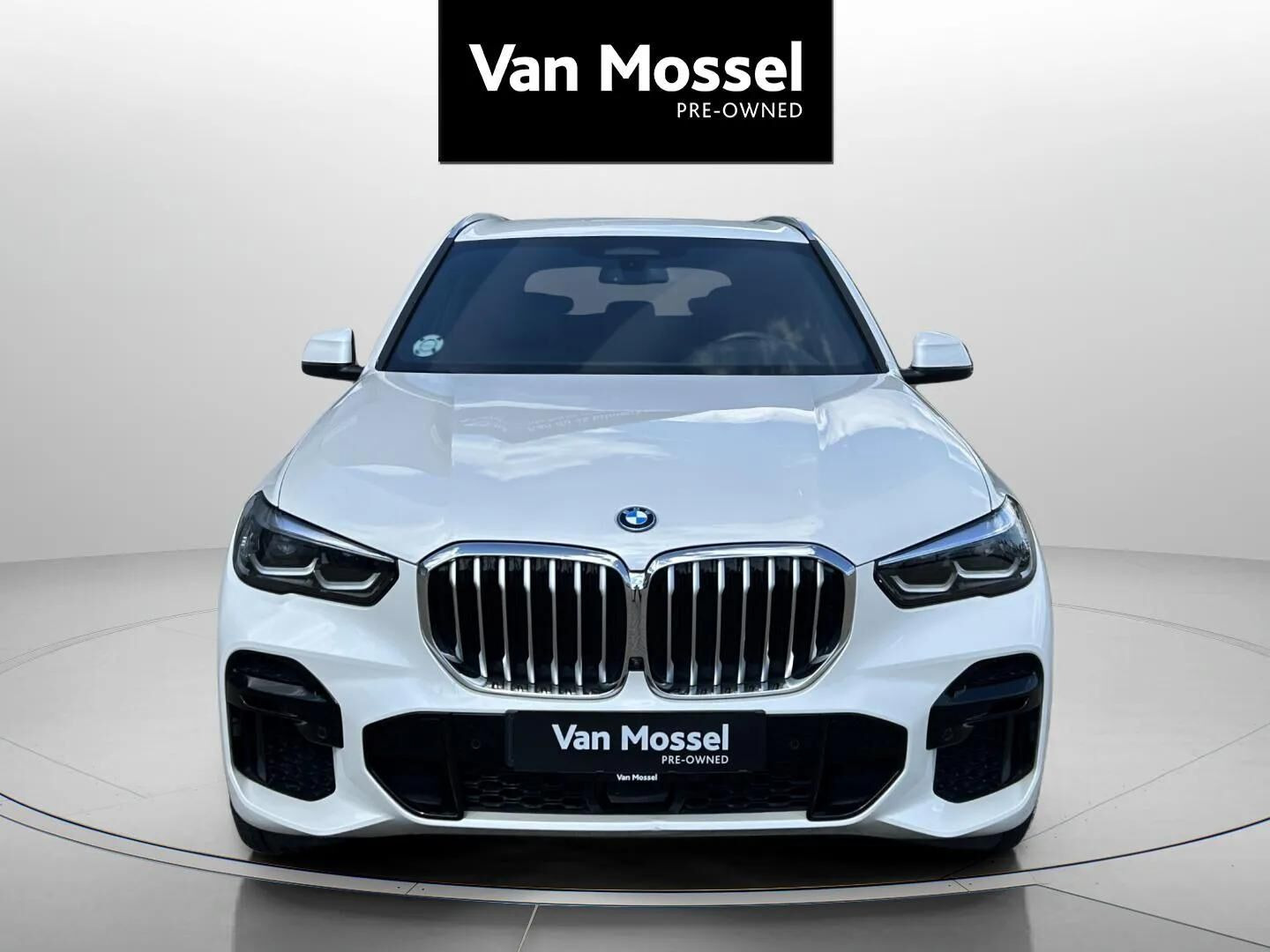 Hvid BMW X5 fra 2023