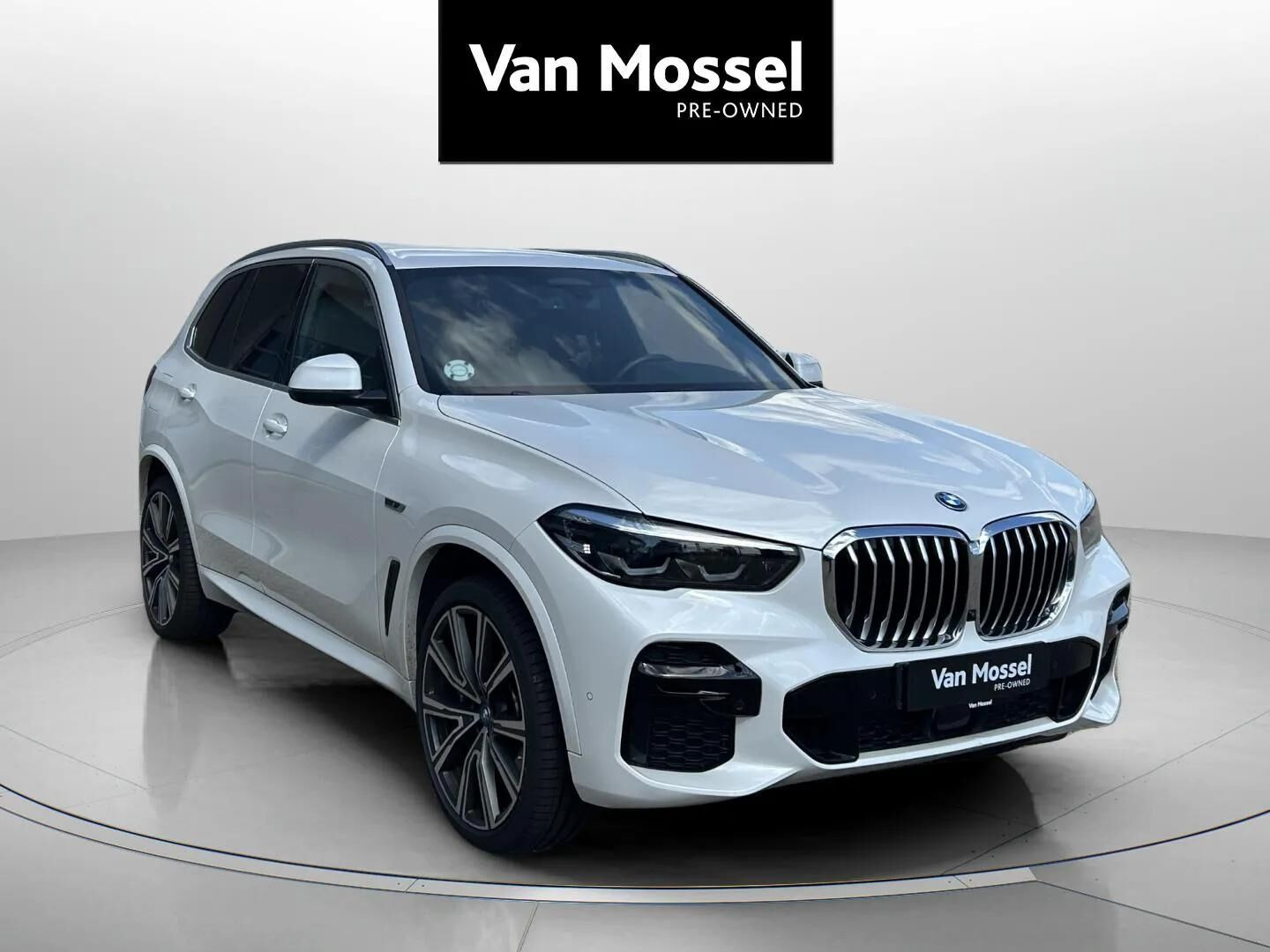 Hvid BMW X5 fra 2023