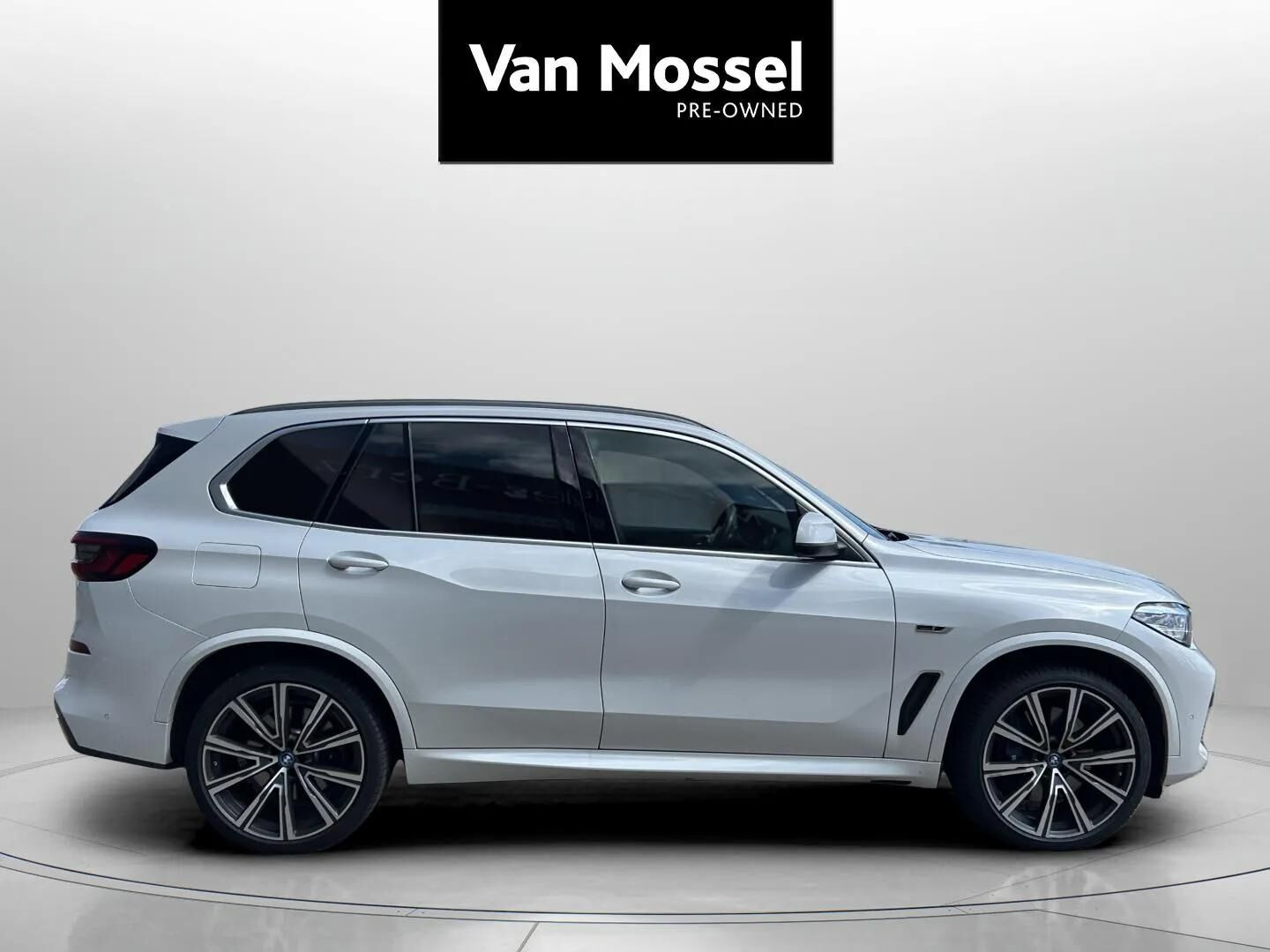 Hvid BMW X5 fra 2023