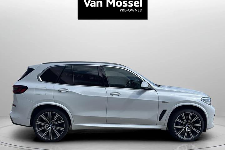 Hvid BMW X5 fra 2023