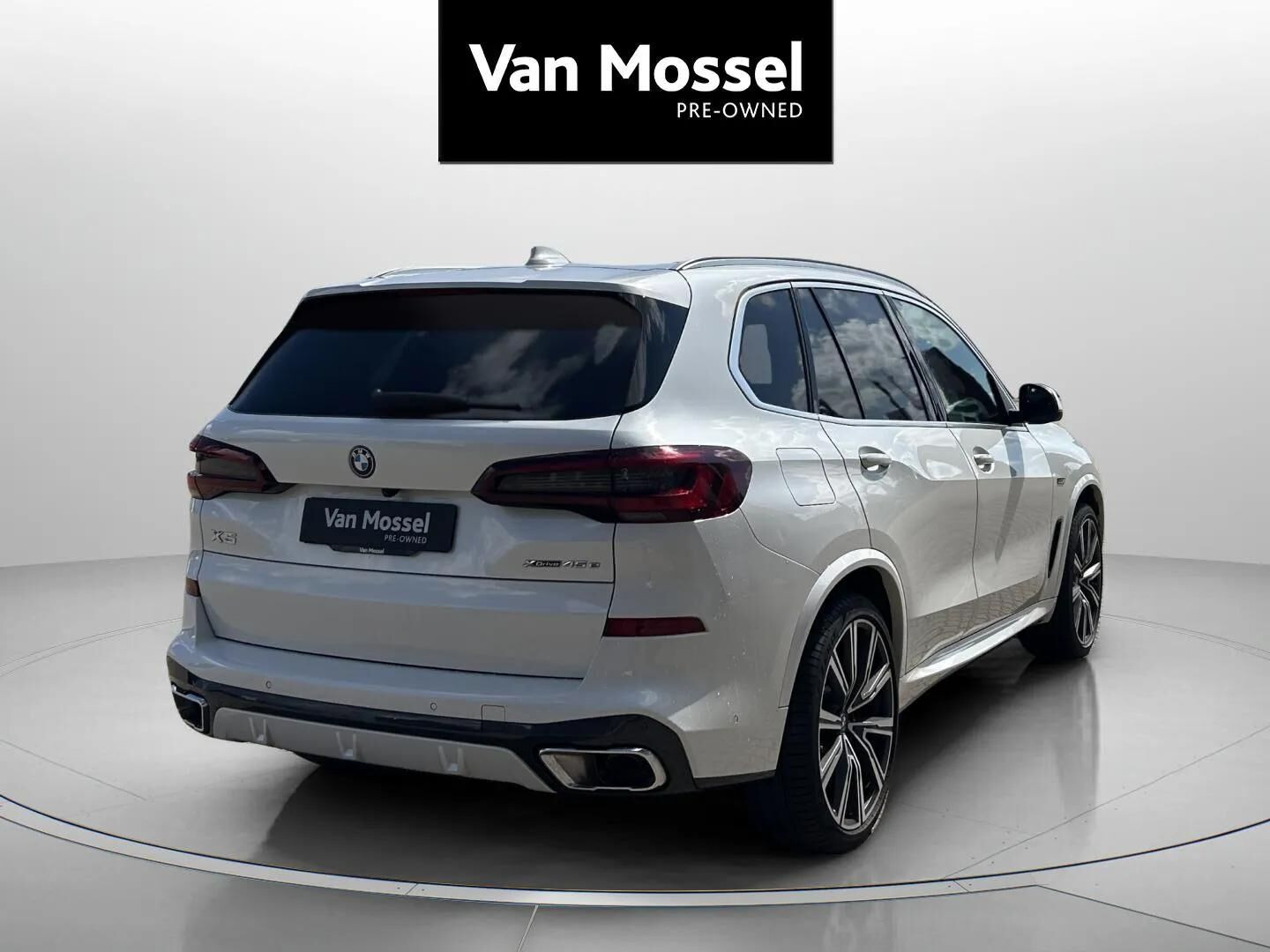 Hvid BMW X5 fra 2023