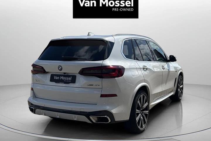Hvid BMW X5 fra 2023