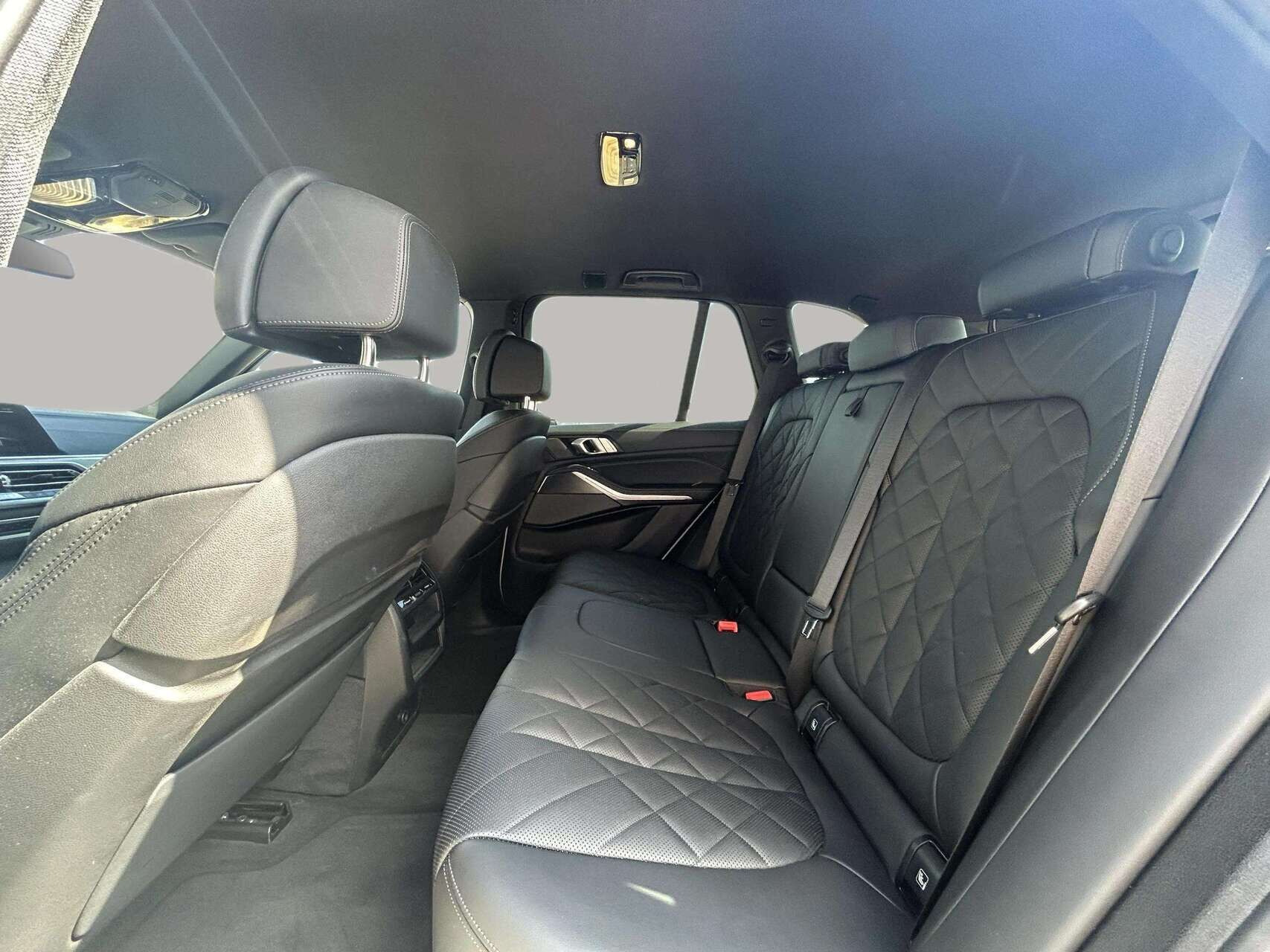 Hvid BMW X5 fra 2023