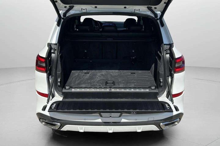 Hvid BMW X5 fra 2023