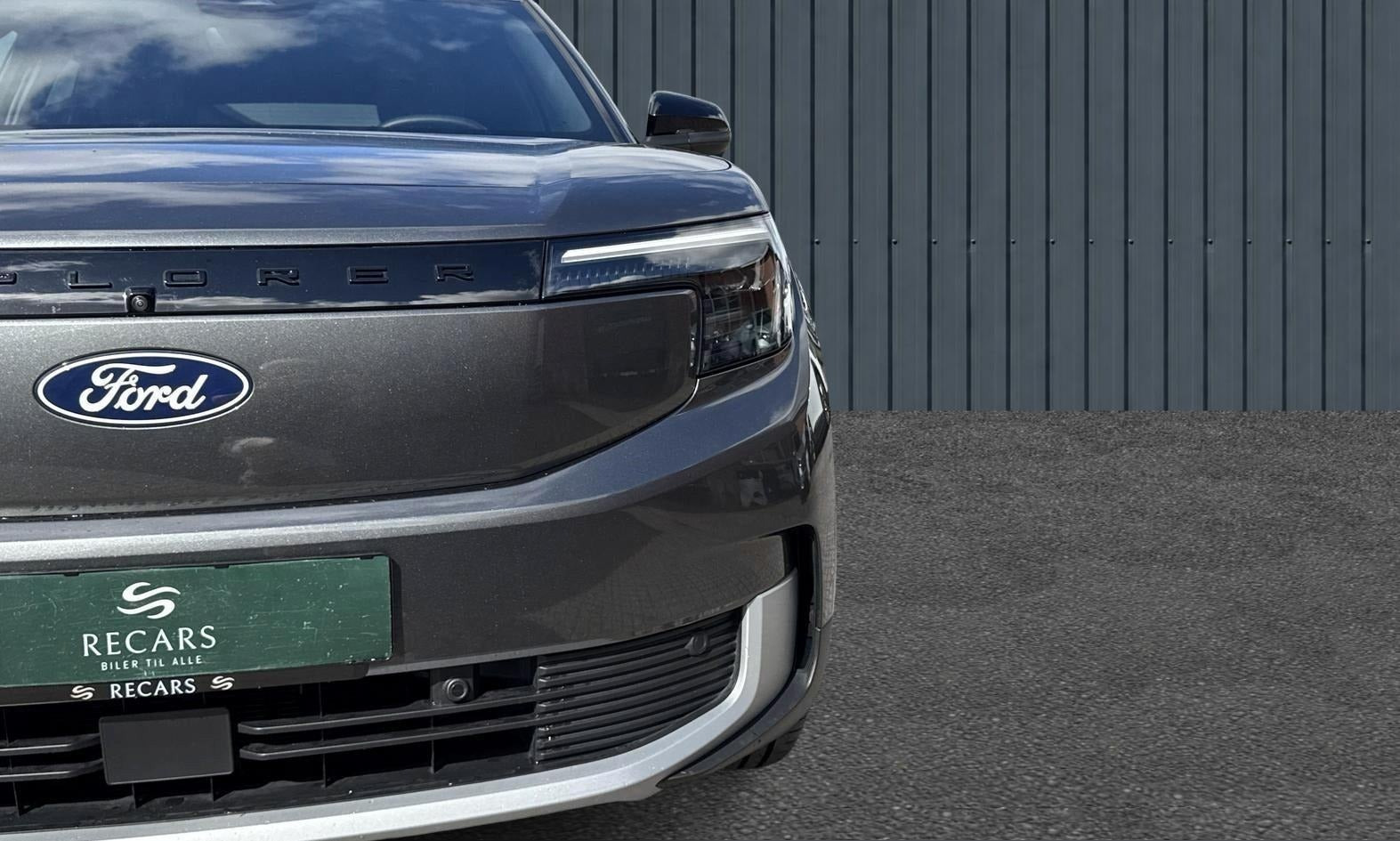 Grå Ford Explorer fra 2025