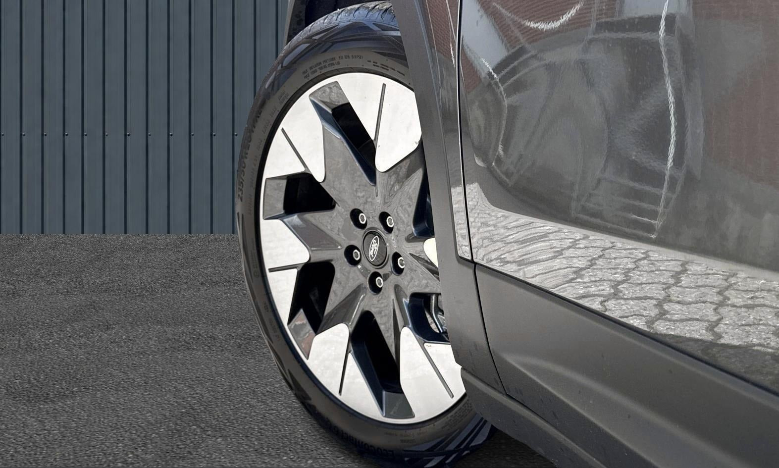 Grå Ford Explorer fra 2025