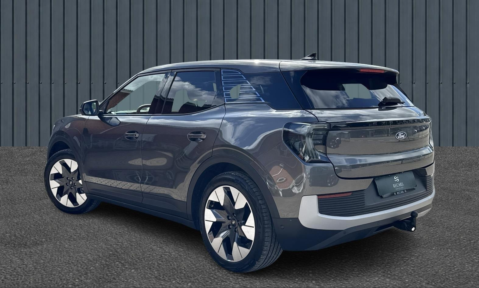 Grå Ford Explorer fra 2025