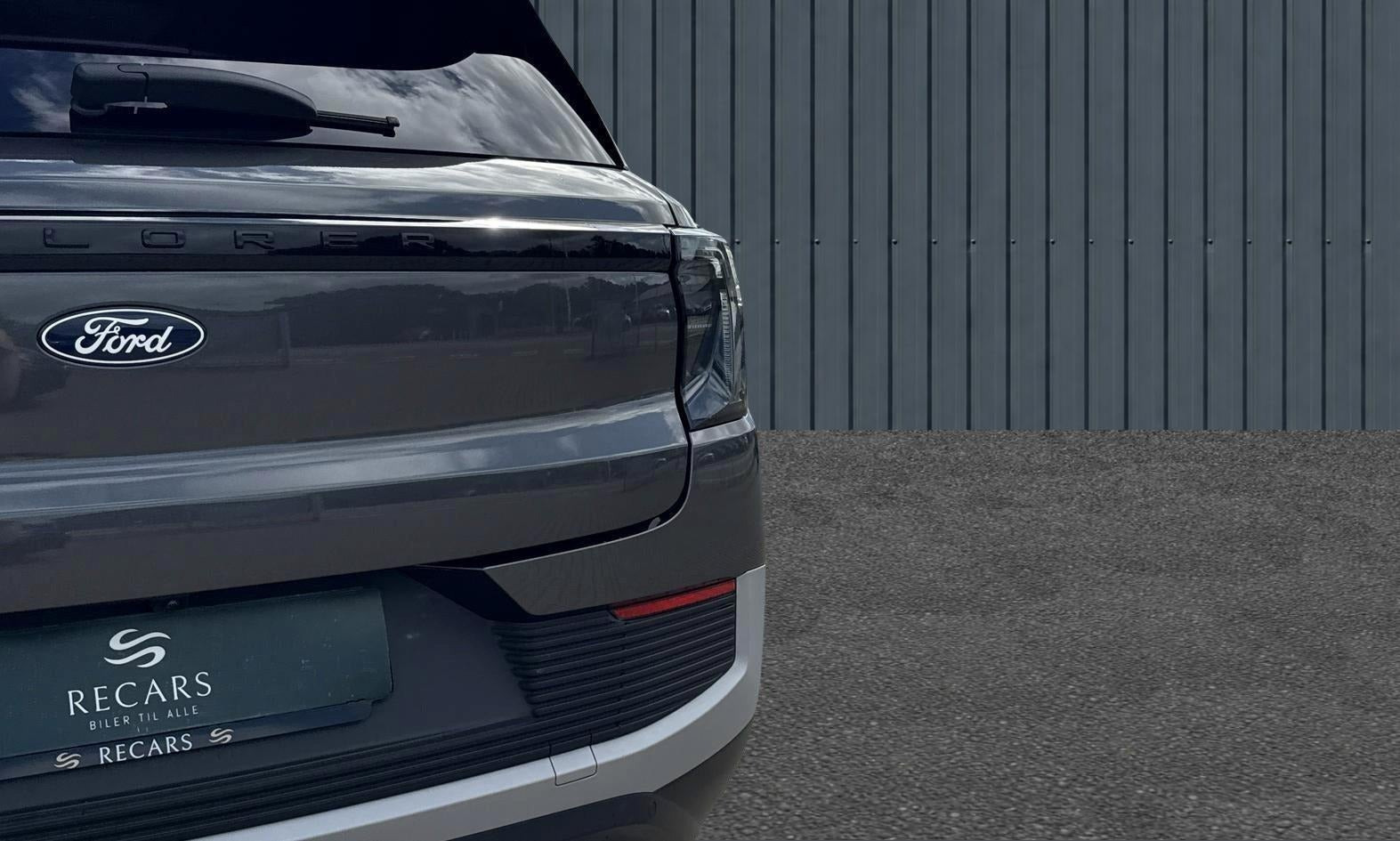 Grå Ford Explorer fra 2025
