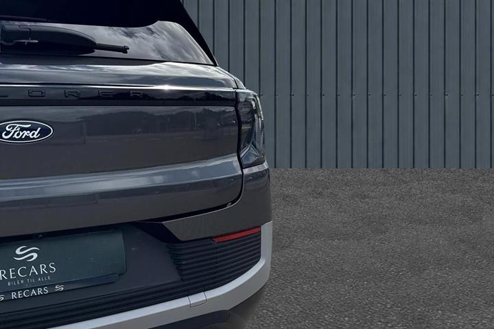 Grå Ford Explorer fra 2025