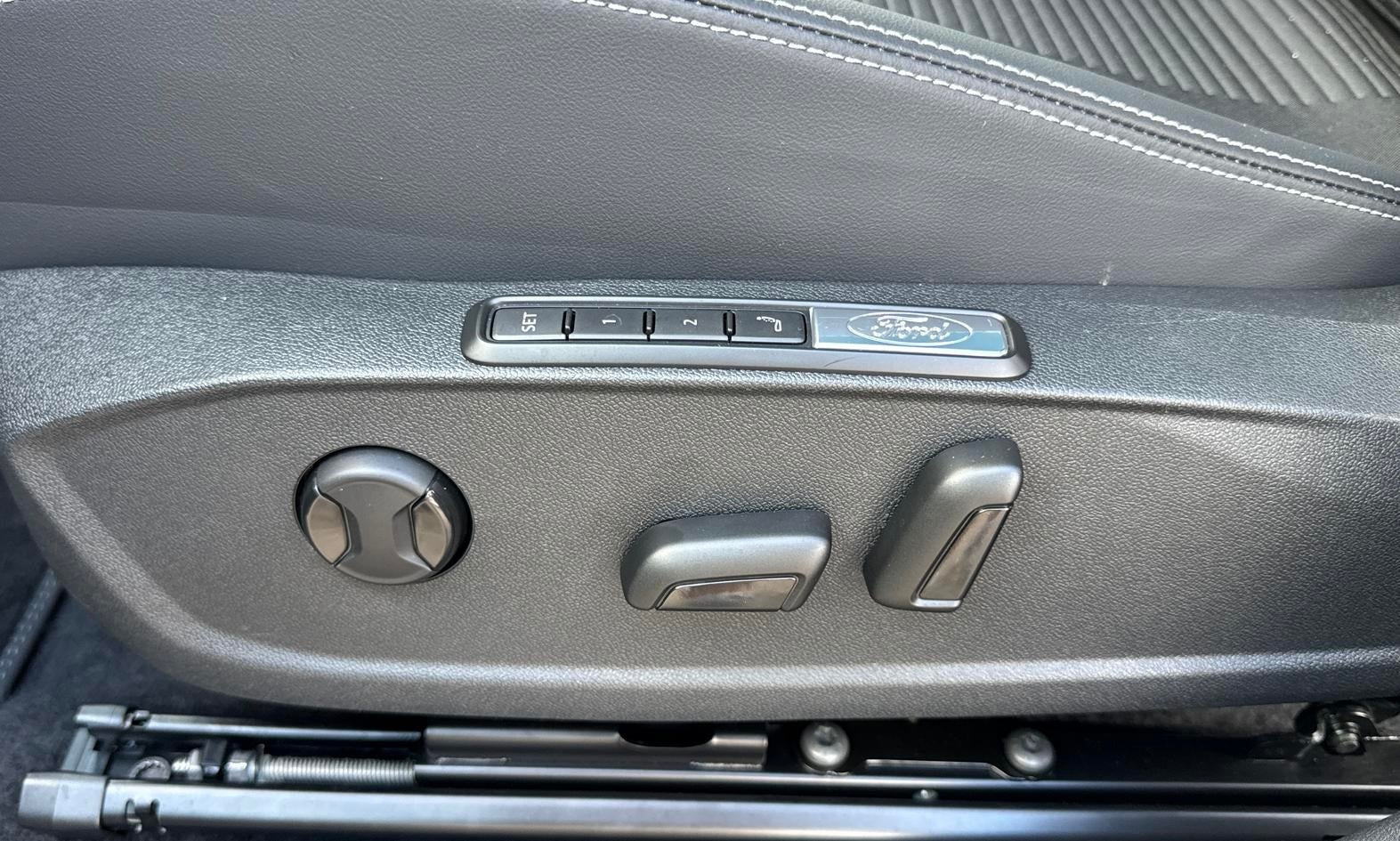 Grå Ford Explorer fra 2025