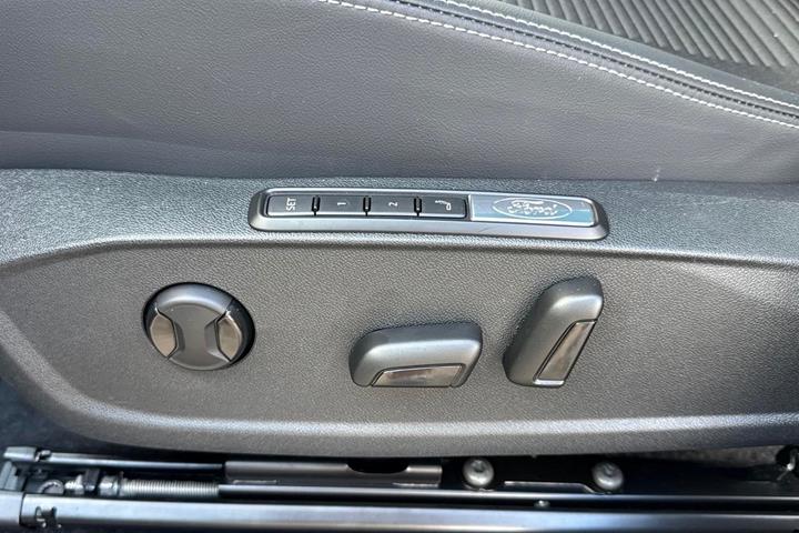 Grå Ford Explorer fra 2025