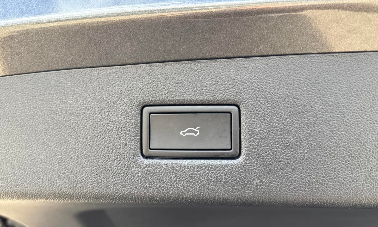 Grå Ford Explorer fra 2025