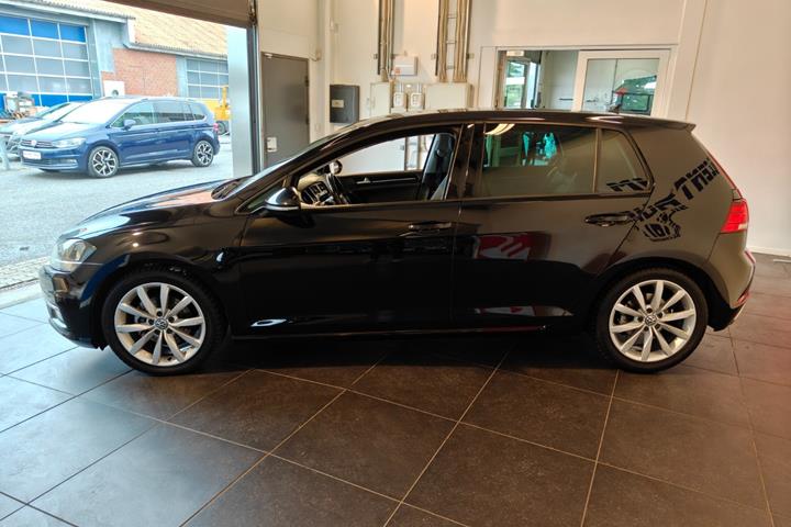 Sort VW Golf VII fra 2017
