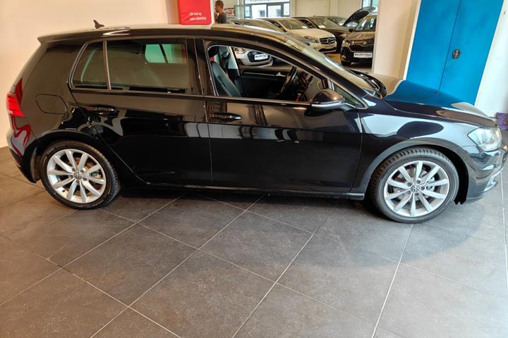 Sort VW Golf VII fra 2017