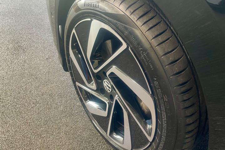 Sort VW ID.7 fra 2025