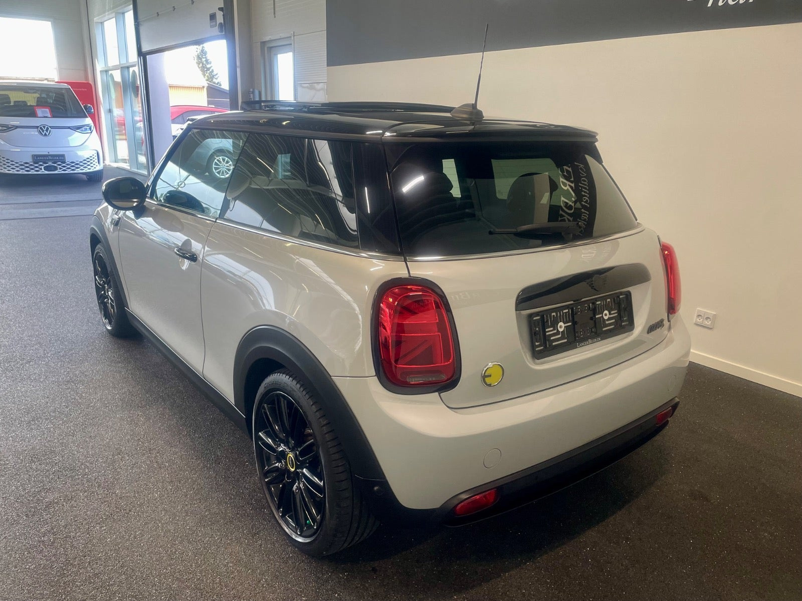 Sølv Mini Cooper SE fra 2022