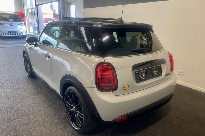Sølv Mini Cooper SE fra 2022