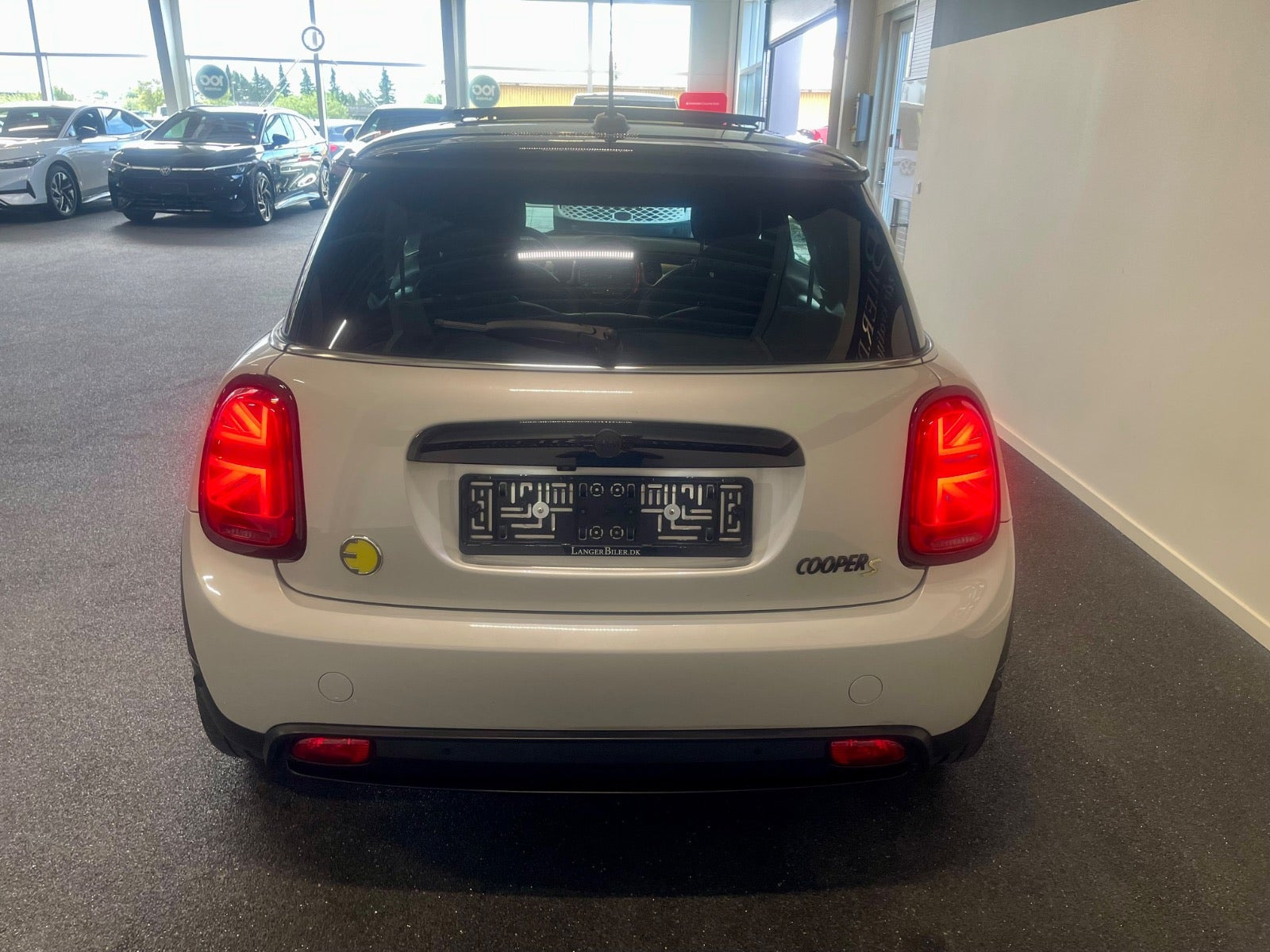 Sølv Mini Cooper SE fra 2022