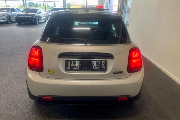 Sølv Mini Cooper SE fra 2022