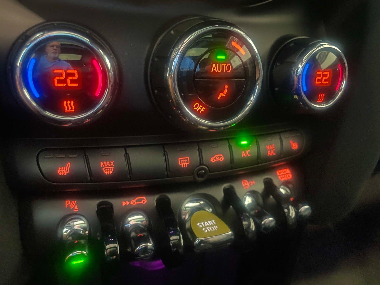 Sølv Mini Cooper SE fra 2022