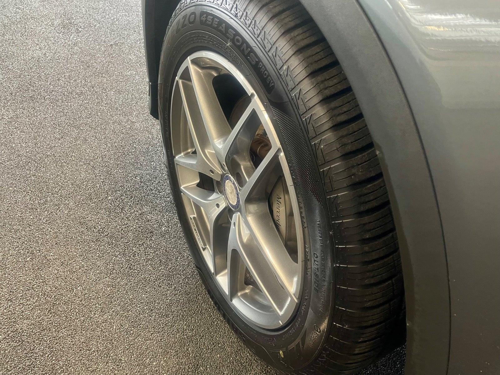 Grå Mercedes GLC220 d fra 2016
