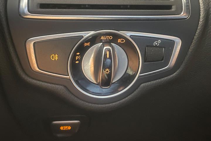 Grå Mercedes GLC220 d fra 2016