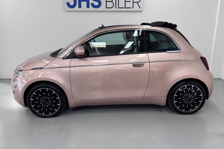 Grå Fiat 500e fra 2023