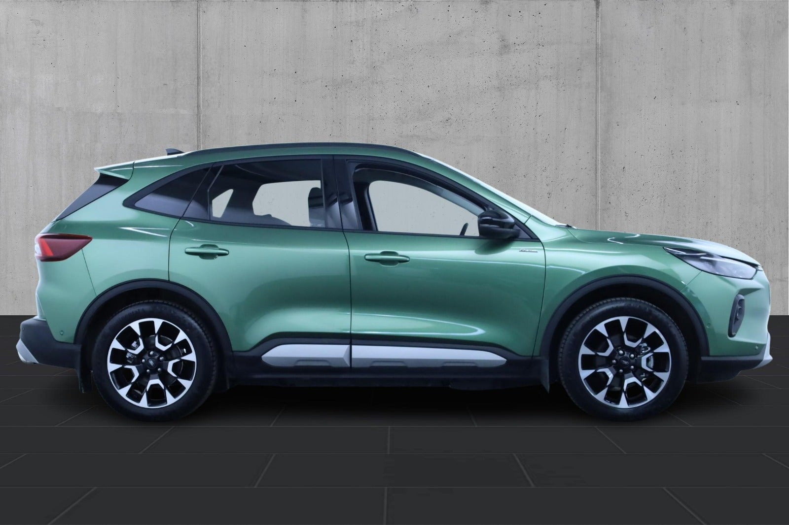 Grøn Ford Kuga fra 2024