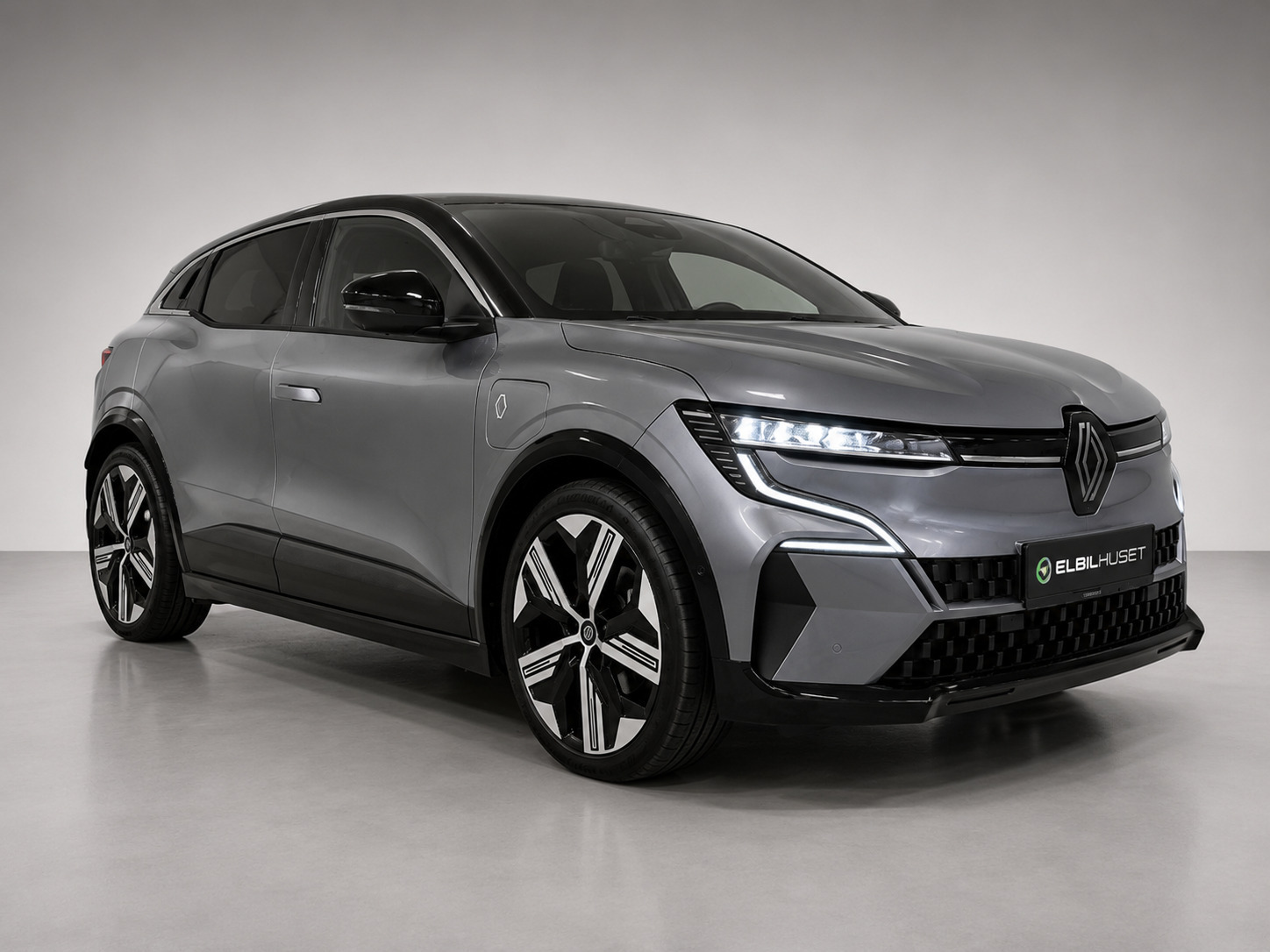 Grå Renault Megane E-Tech fra 2024