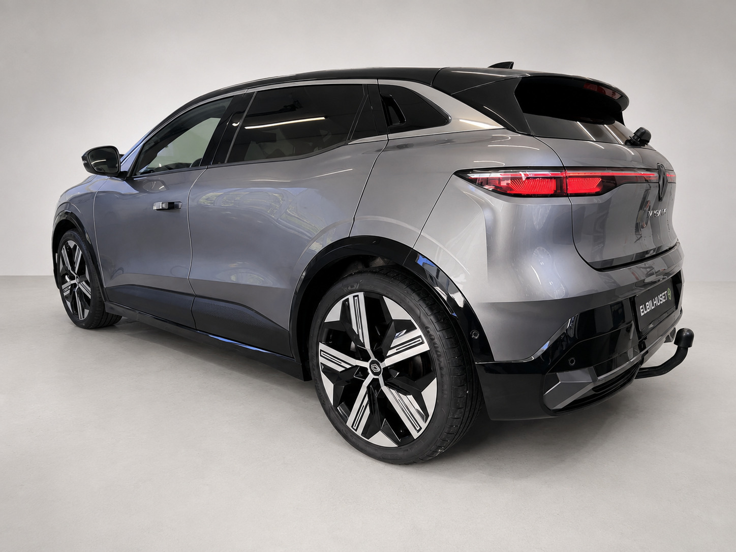 Grå Renault Megane E-Tech fra 2024