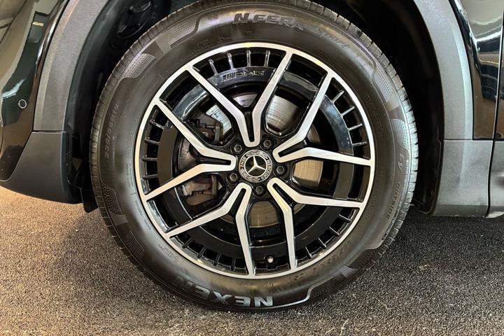 Sort Mercedes EQB300 fra 2022
