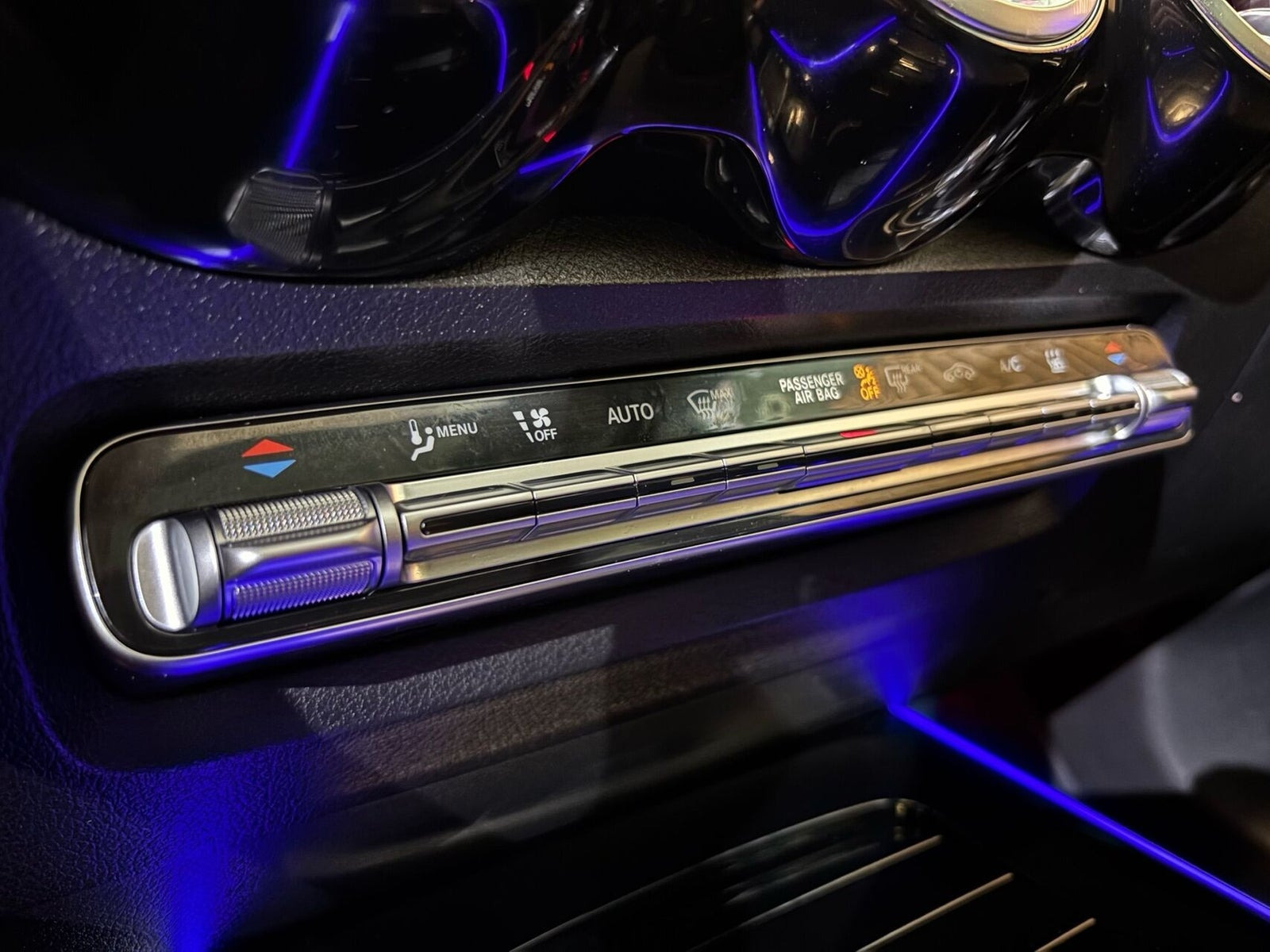 Sort Mercedes EQB300 fra 2022
