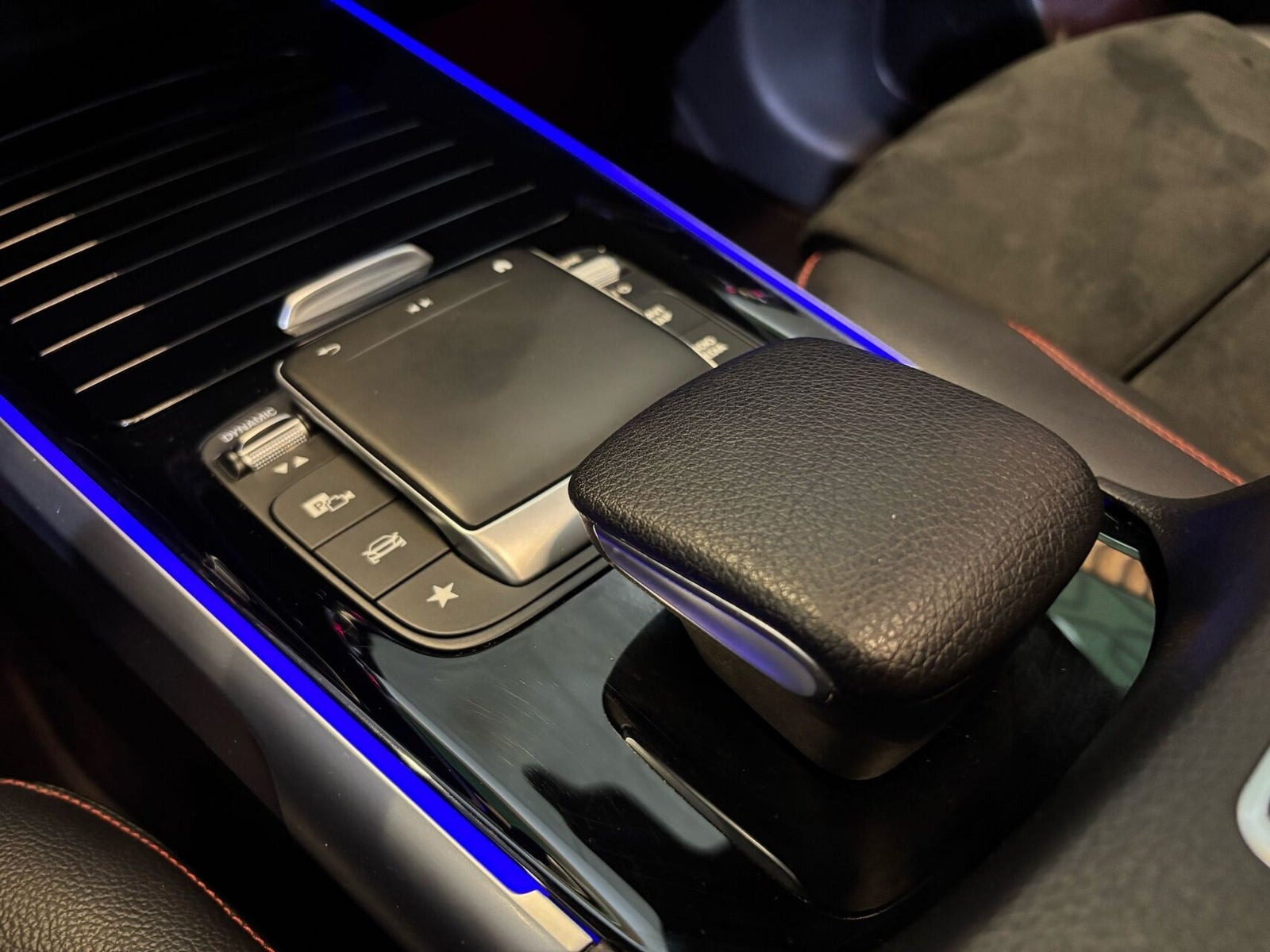 Sort Mercedes EQB300 fra 2022