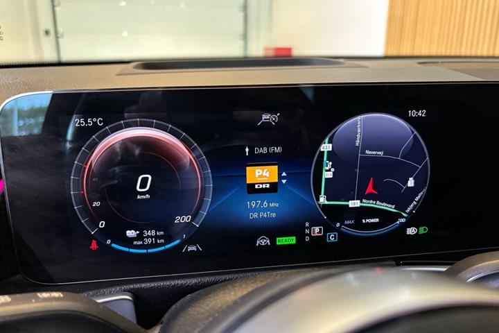 Sort Mercedes EQB300 fra 2022