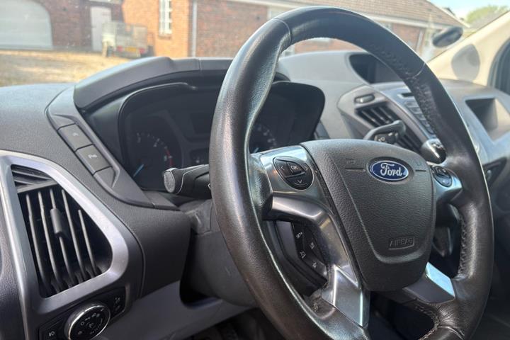 Sort Ford Transit Custom 310 L2 fra 2017