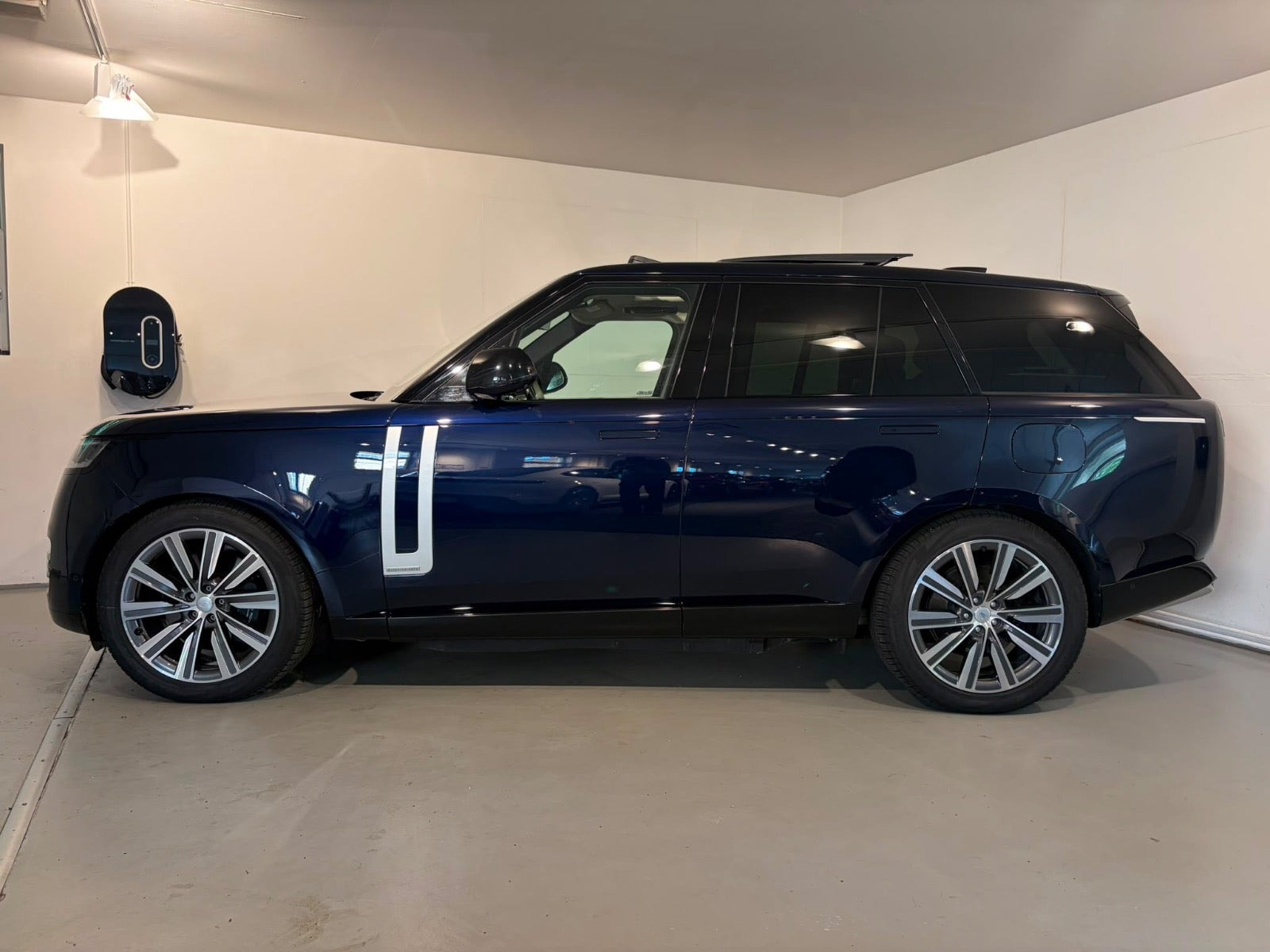 Blå Land Rover Range Rover fra 2023