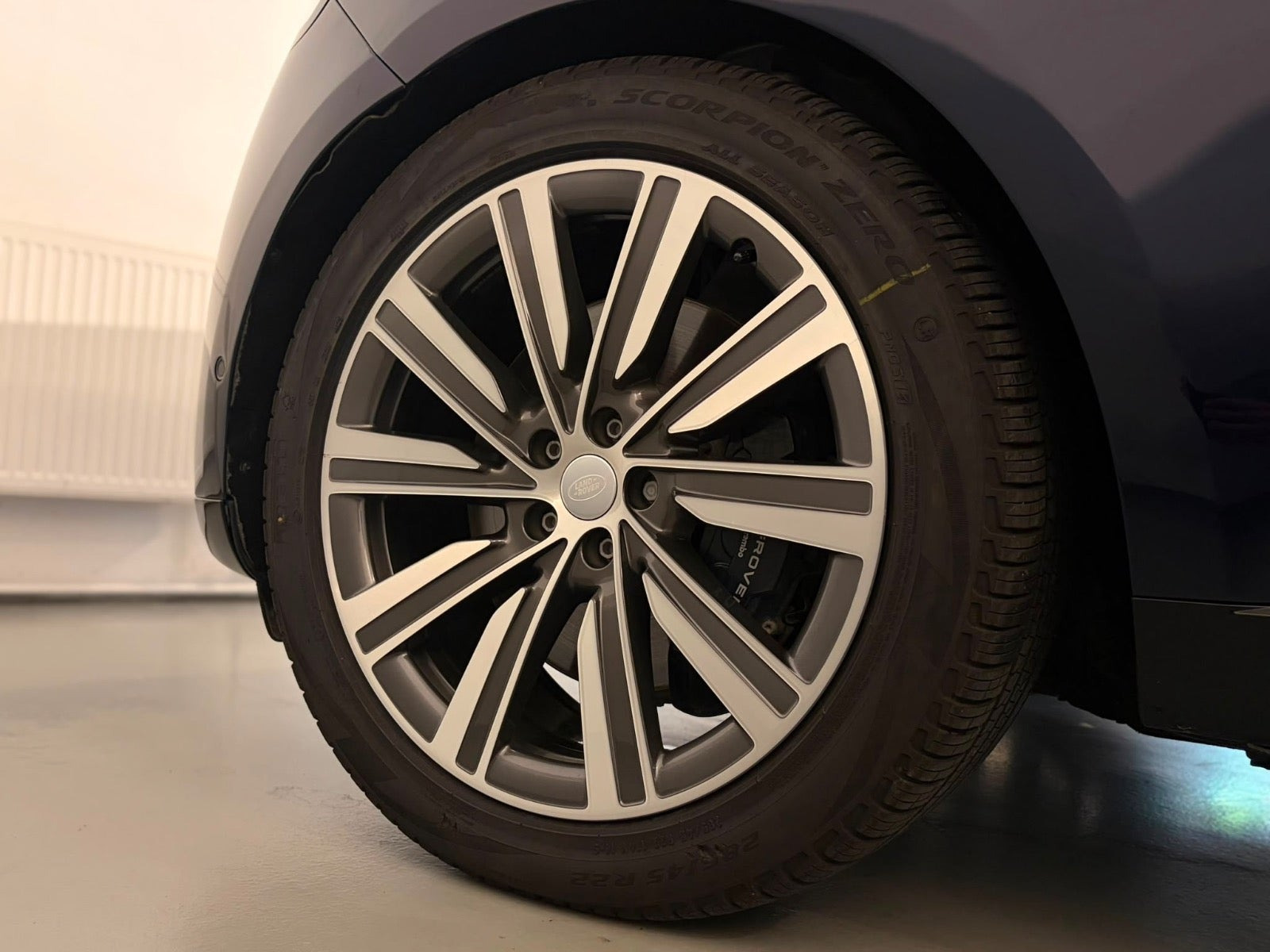 Blå Land Rover Range Rover fra 2023