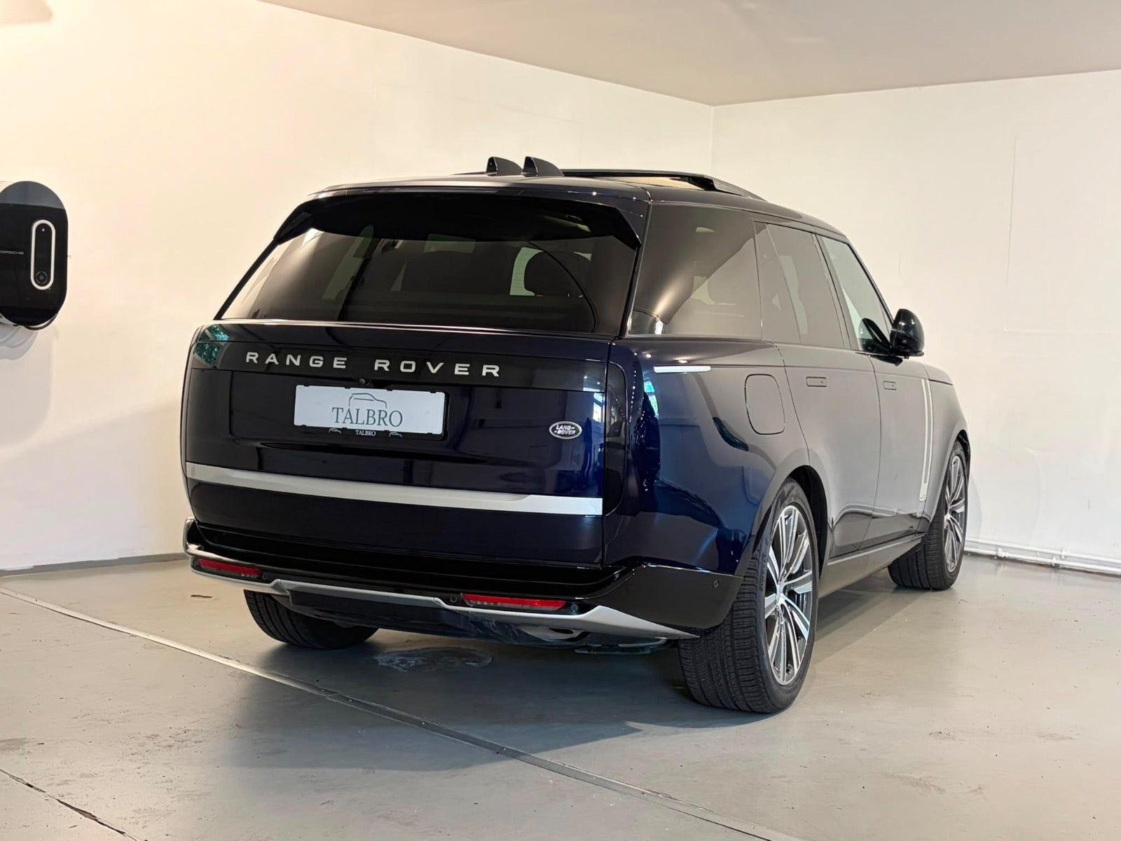 Blå Land Rover Range Rover fra 2023