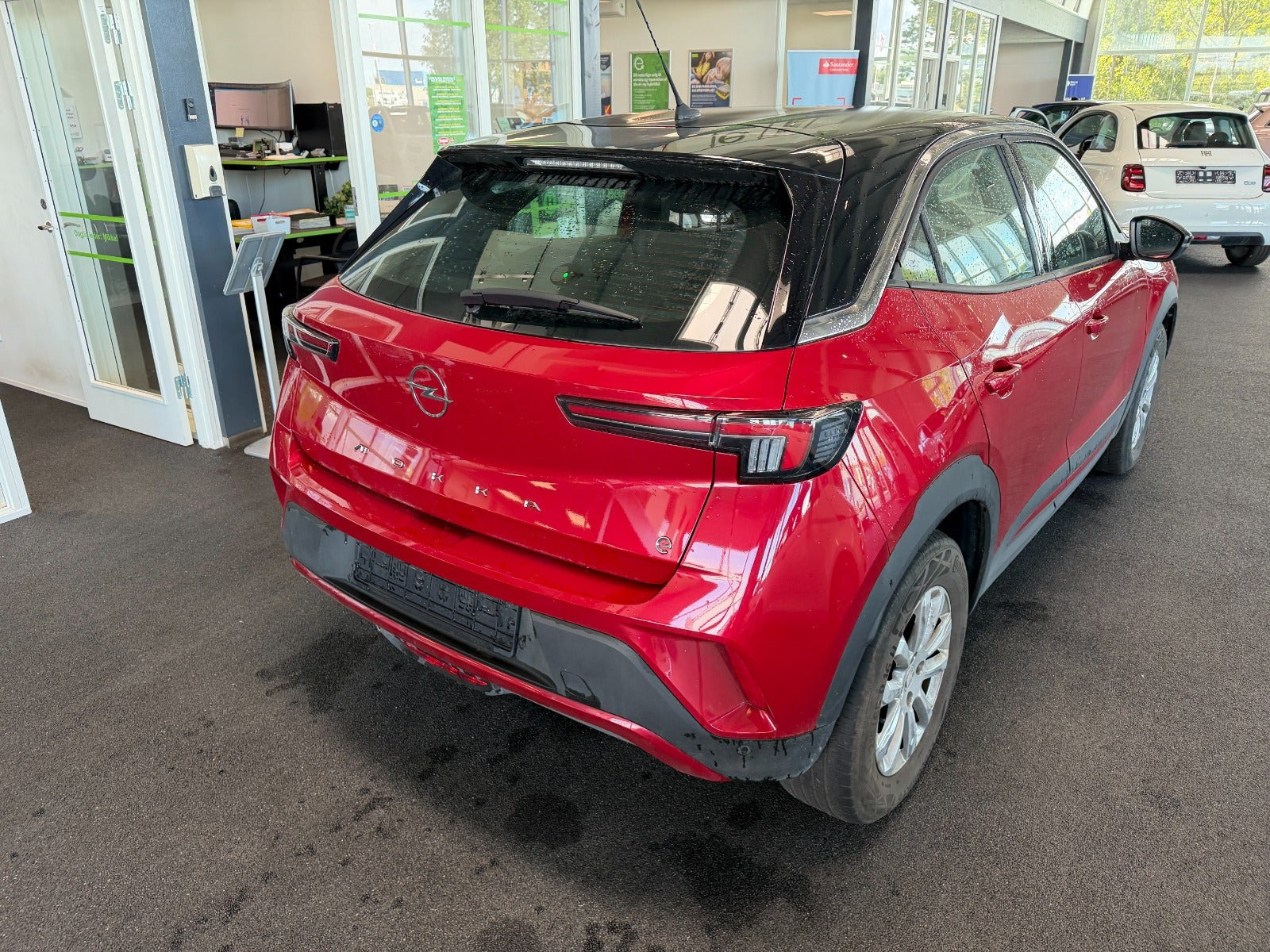 Rød Opel Mokka-e fra 2023