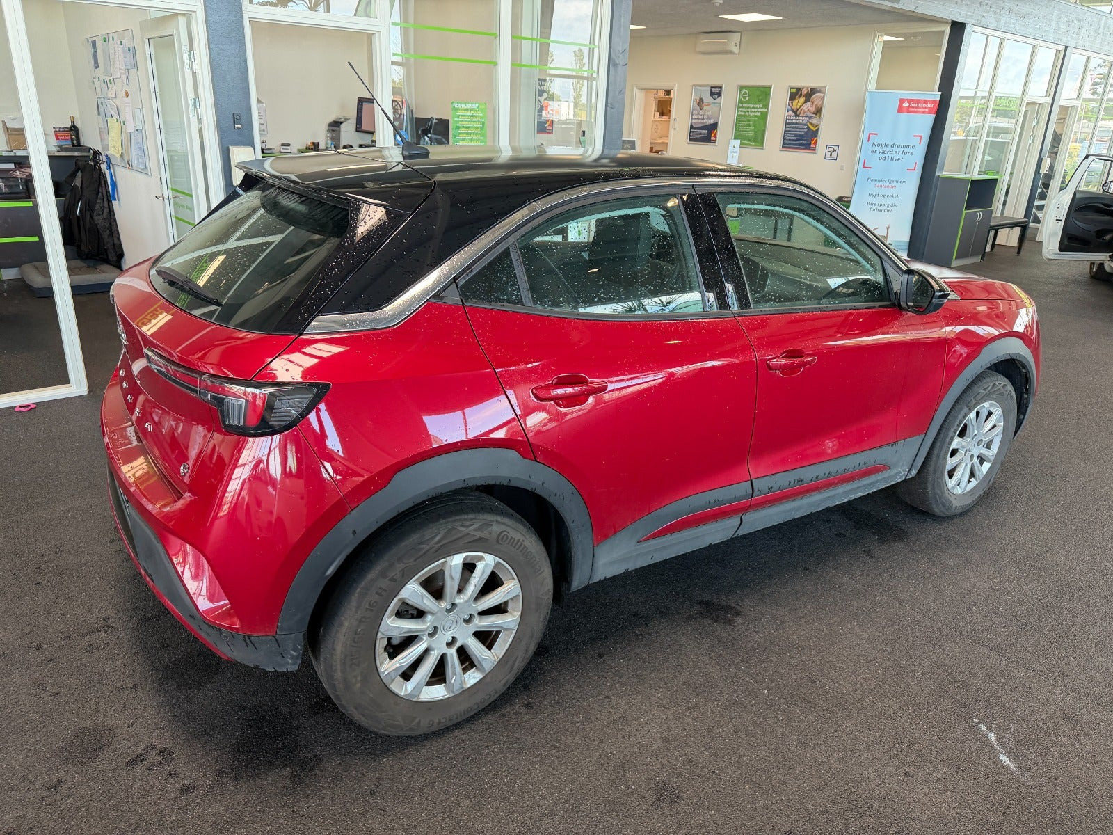 Rød Opel Mokka-e fra 2023