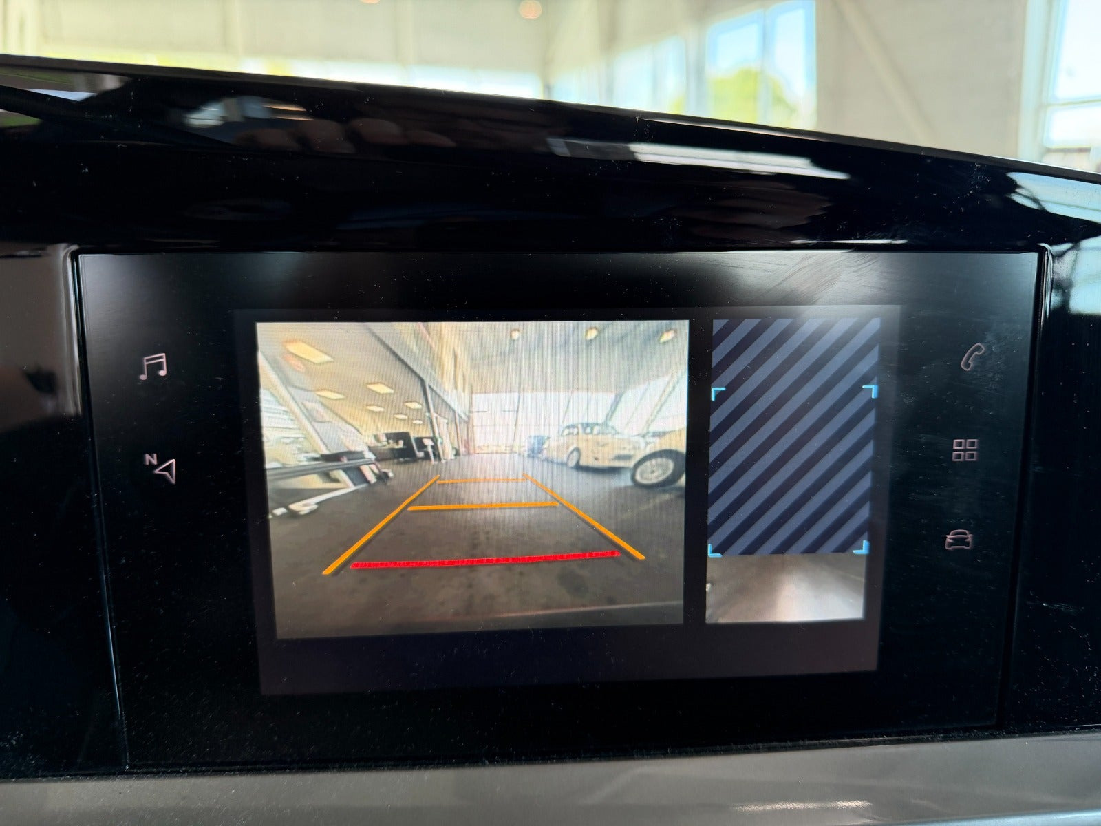 Rød Opel Mokka-e fra 2023