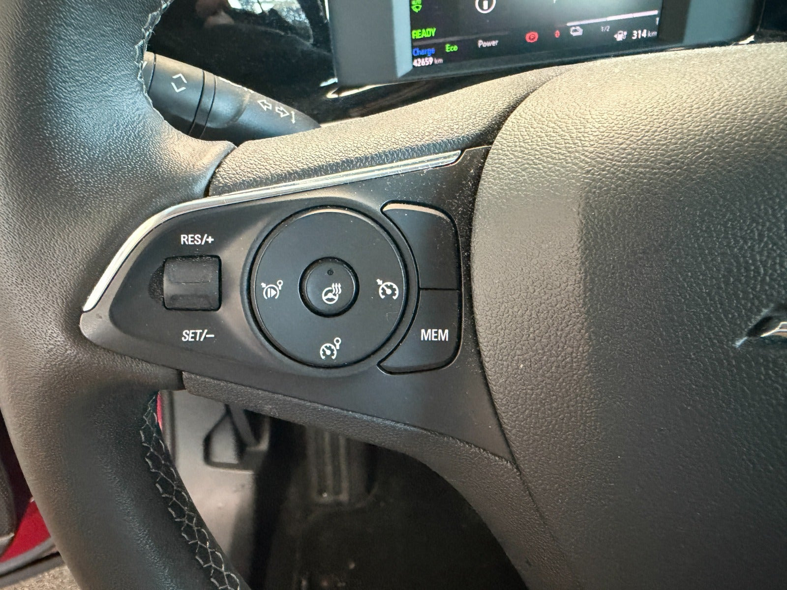 Rød Opel Mokka-e fra 2023
