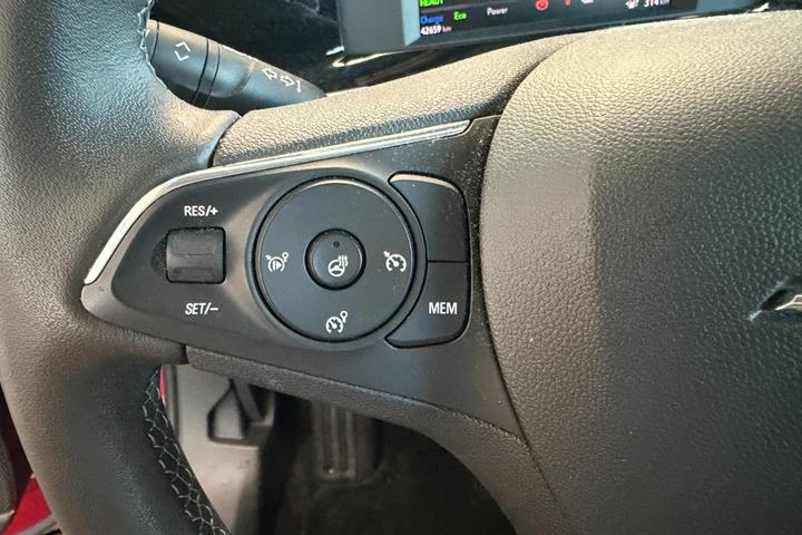 Rød Opel Mokka-e fra 2023