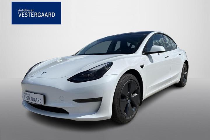 Hvid Tesla Model 3 fra 2023