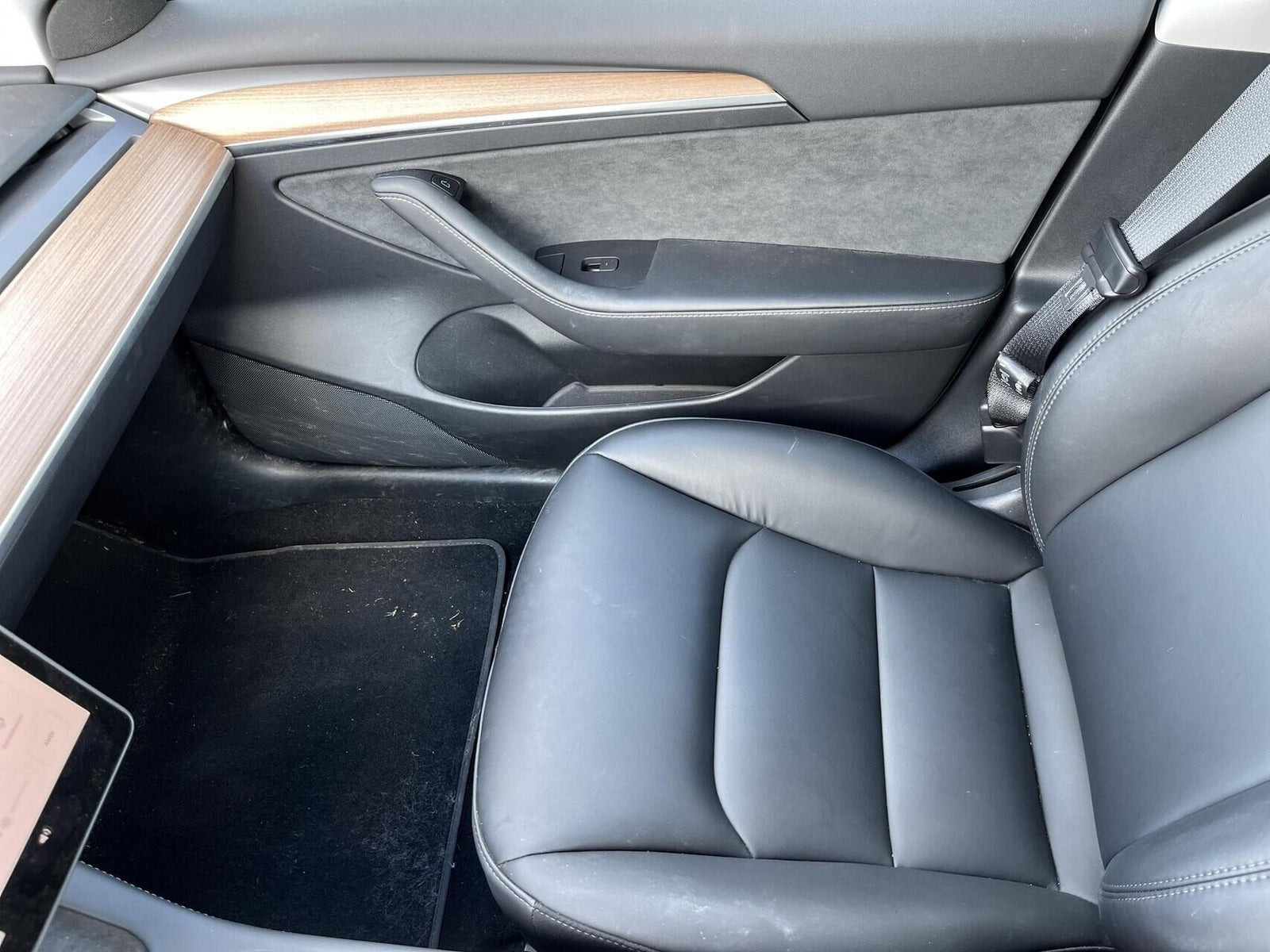 Hvid Tesla Model 3 fra 2023