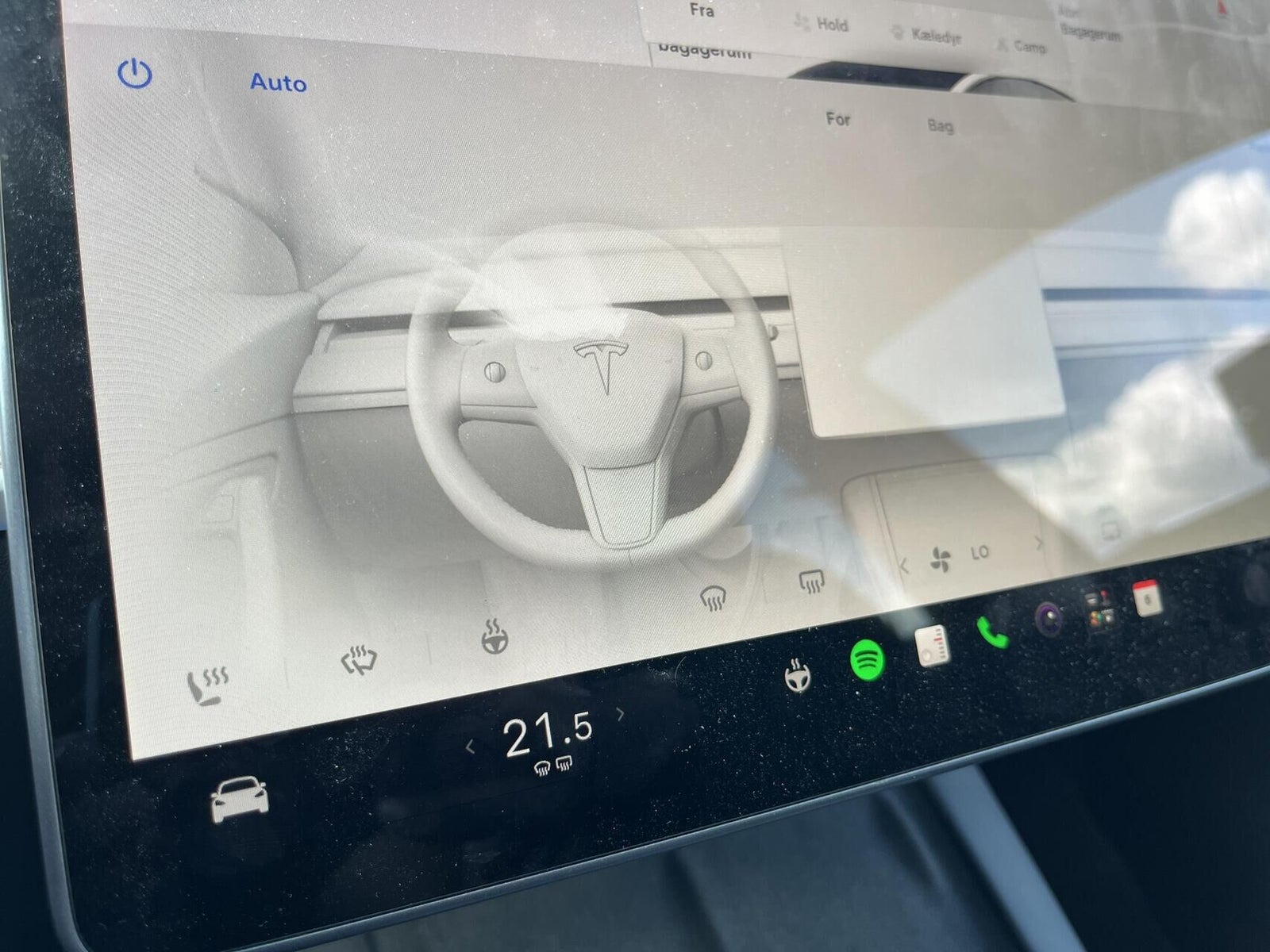 Hvid Tesla Model 3 fra 2023