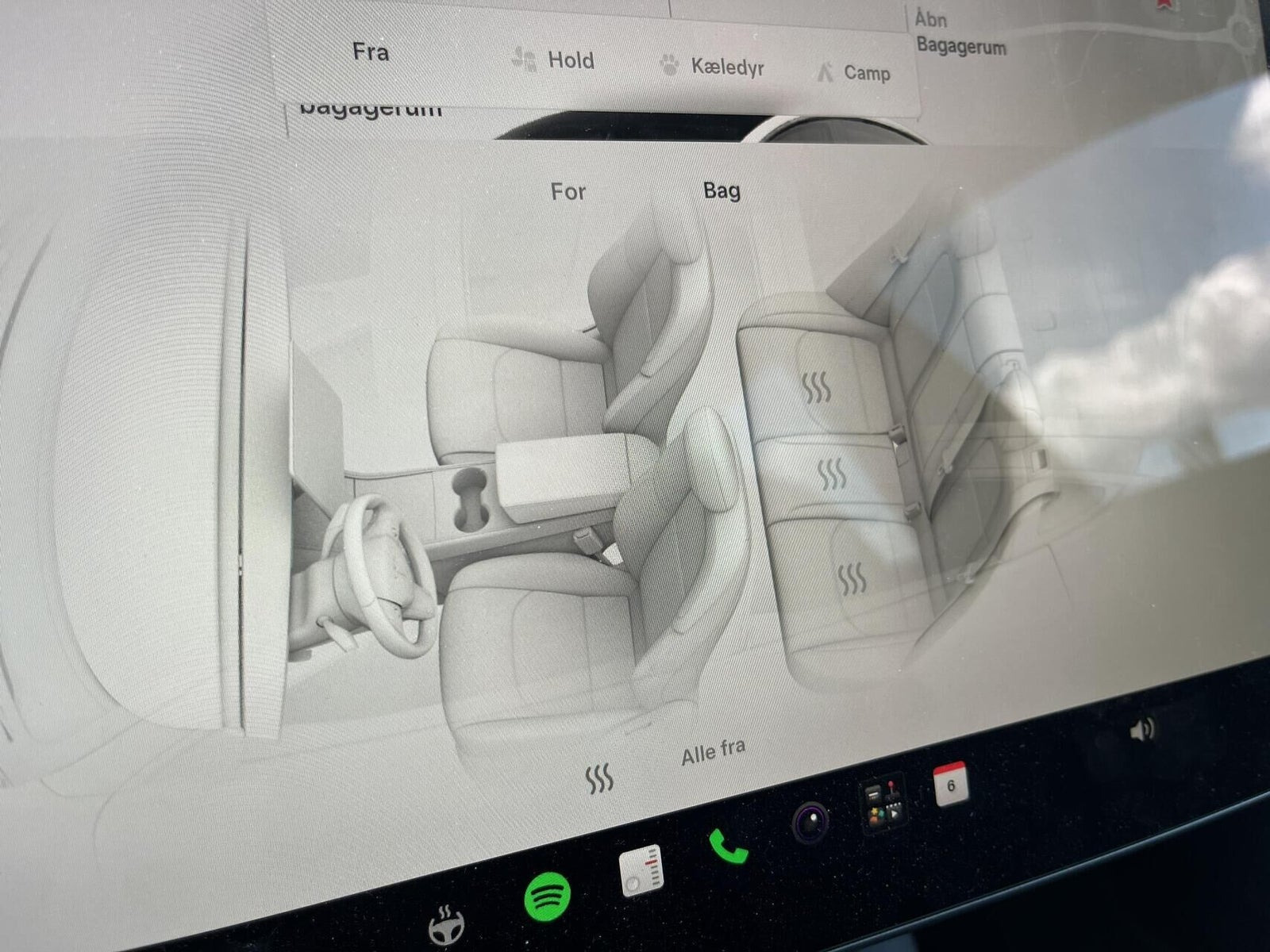 Hvid Tesla Model 3 fra 2023